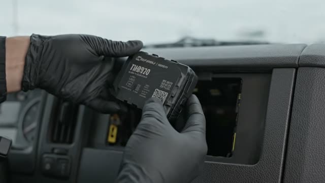 GPS device installation in vehicle